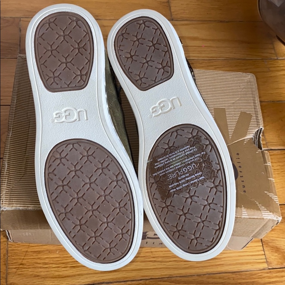 UGGS - Picture 5 of 5
